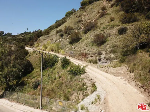 2686 Zorada DR, Los Angeles, CA 90046