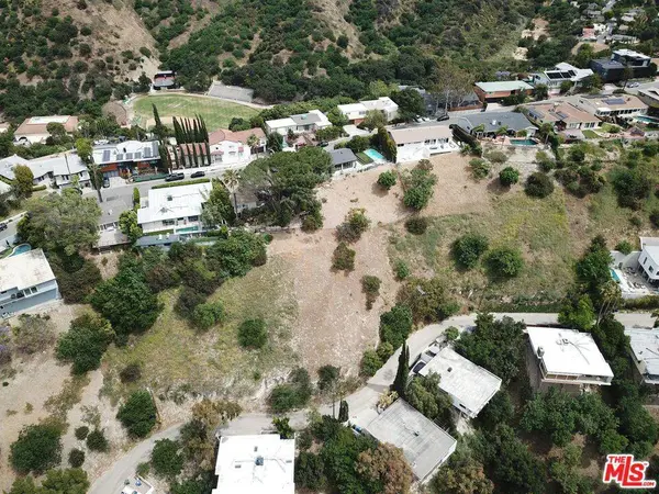 3800 N Oakfield DR, Sherman Oaks, CA 91423