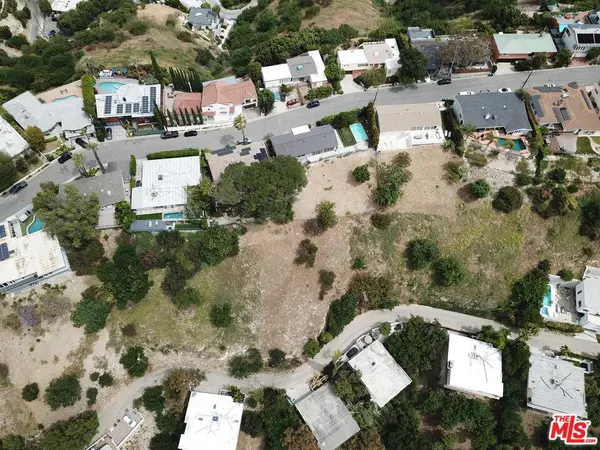 3800 N Oakfield Dr, Sherman Oaks, CA 91423