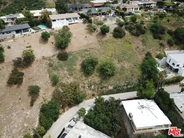 3734 N Oakfield Dr, Sherman Oaks, CA 91423