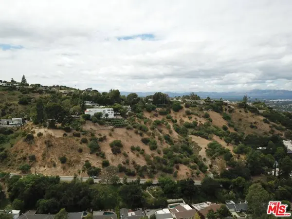 3734 N Oakfield Dr, Sherman Oaks, CA 91423