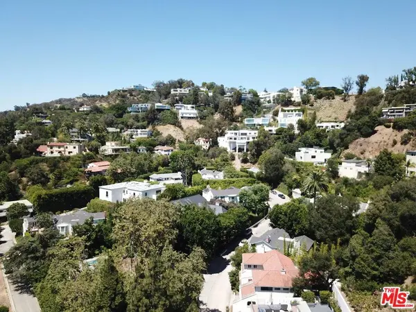 1422 Lindacrest Dr, Beverly Hills, CA 90210