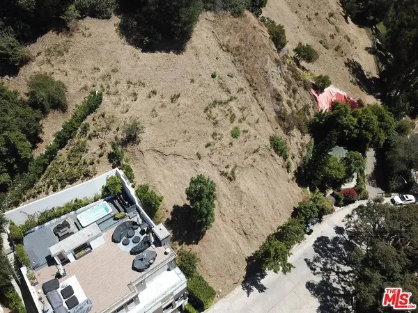 1422 Lindacrest Dr, Beverly Hills, CA 90210