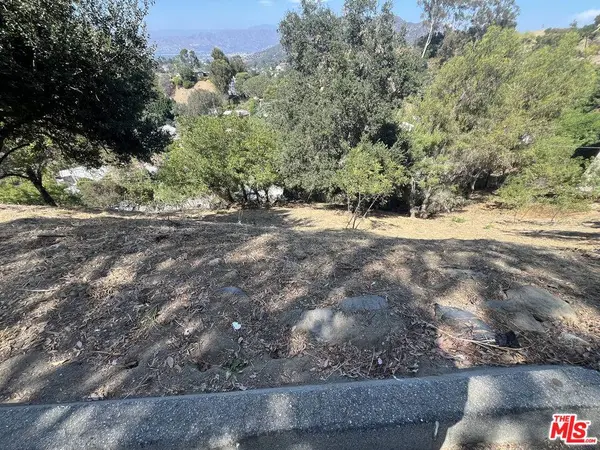 7247 W Sunnydip Trl, Los Angeles, CA 90068