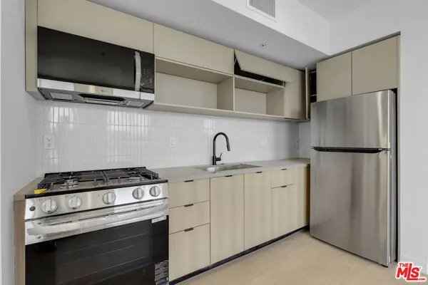 1825 N New Hampshire Ave #203, Los Angeles, CA 90027