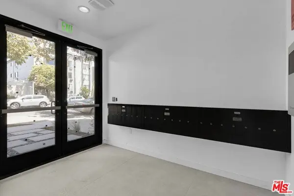 1825 N New Hampshire AVE #203, Los Angeles, CA 90027