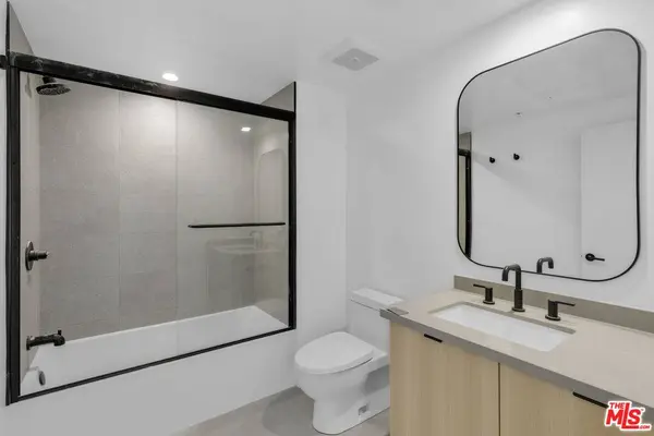 1825 N New Hampshire Ave, Los Angeles, CA 90027