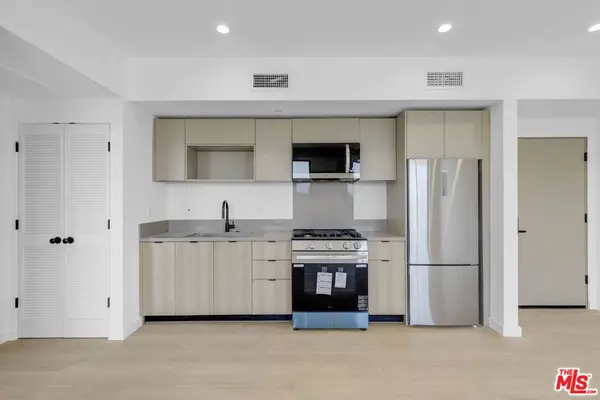1825 N New Hampshire AVE, Los Angeles, CA 90027