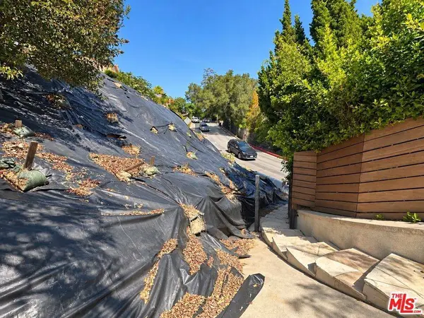 3500 Wrightwood DR, Los Angeles, CA 91604