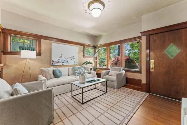 1925 Sloat WAY, Sacramento, CA 95818