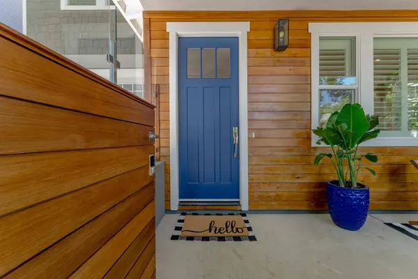 2010 F ST, Sacramento, CA 95811