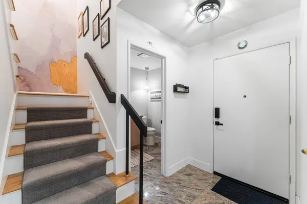 712 Elmhurst CIR, Sacramento, CA 95825