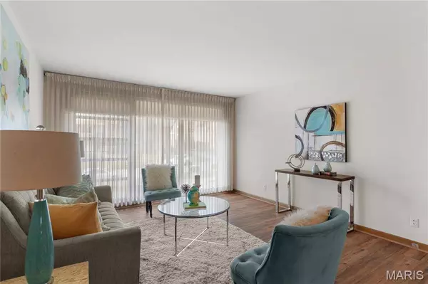 4 Delcrest CT #104, University City, MO 63124