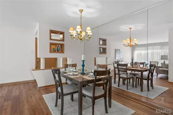 4 Delcrest CT #104, University City, MO 63124