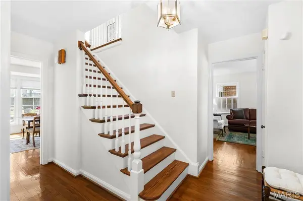 9244 Old Bonhomme RD, Olivette, MO 63132