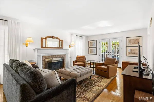 9244 Old Bonhomme RD, Olivette, MO 63132