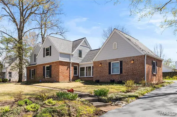 9244 Old Bonhomme RD, Olivette, MO 63132