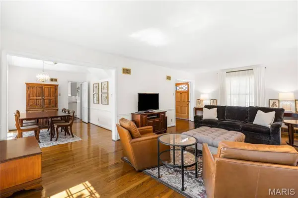 9244 Old Bonhomme RD, Olivette, MO 63132