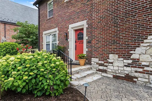 7456 Parkdale AVE, Clayton, MO 63105