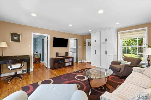 7910 Lafon PL, University City, MO 63130