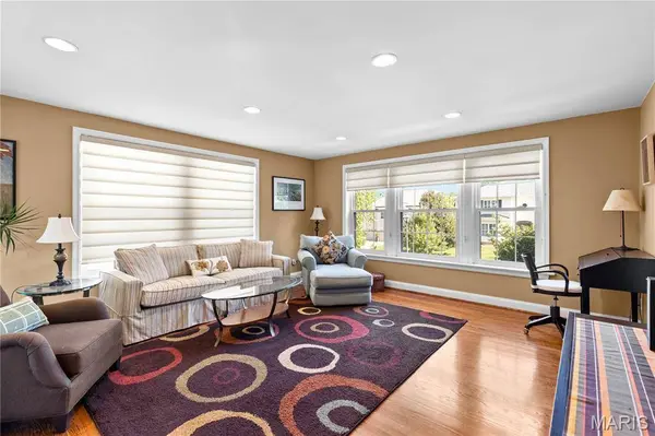 7910 Lafon PL, University City, MO 63130