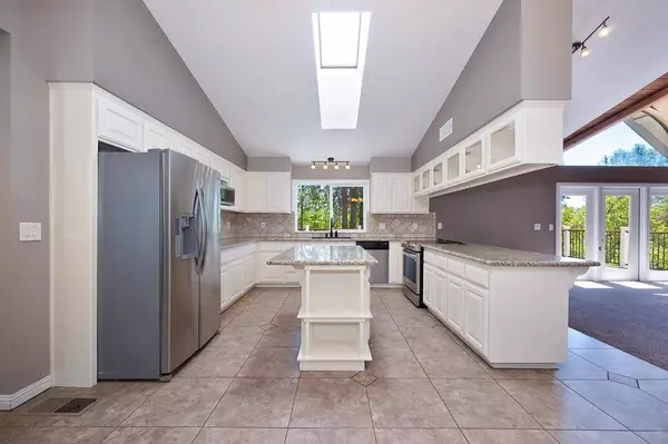 960 Cedar Pines LN, Colfax, CA 95713