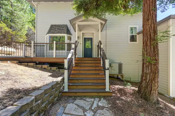 960 Cedar Pines LN, Colfax, CA 95713