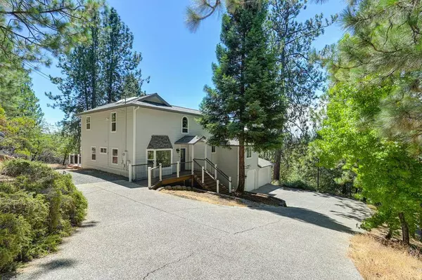 960 Cedar Pines LN, Colfax, CA 95713