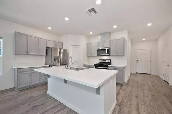 1390 Heartland DR, Plumas Lake, CA 95961