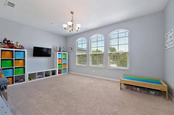 1423 High Noon DR, Plumas Lake, CA 95961