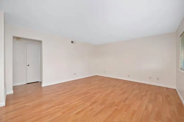 8951 El Mirador DR #1, Elk Grove, CA 95624