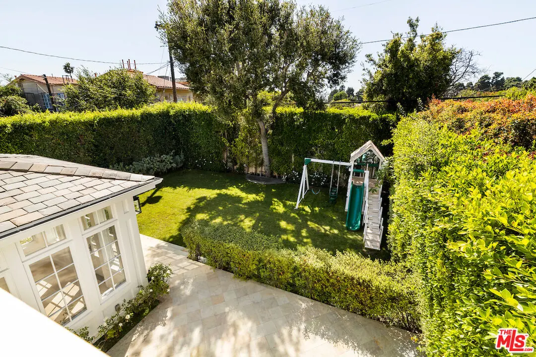 739 S Moreno Ave, Los Angeles, CA 90049-4832