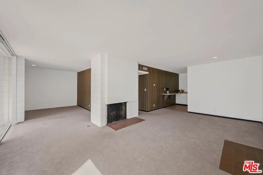 833 Moraga Dr #12, Los Angeles, CA 90049-1634