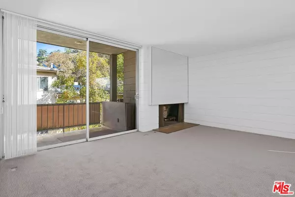 Los Angeles, CA 90049-1634,833 Moraga Dr #15