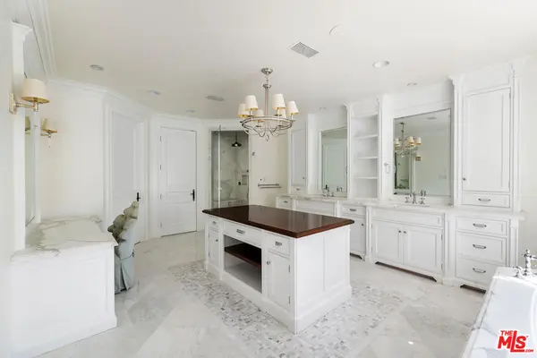 739 S Moreno Ave, Los Angeles, CA 90049-4832