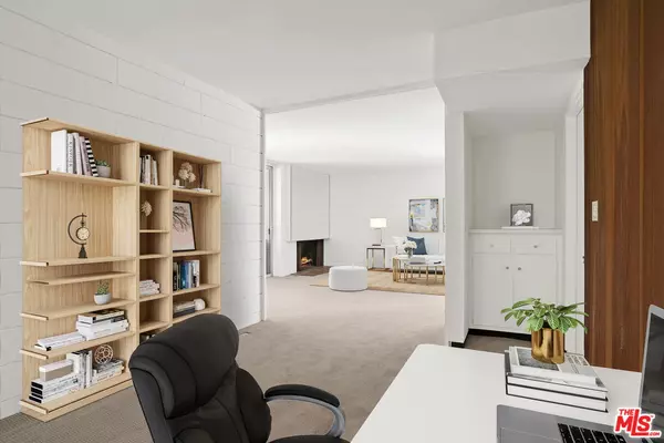 Los Angeles, CA 90049-1634,833 Moraga Dr #15