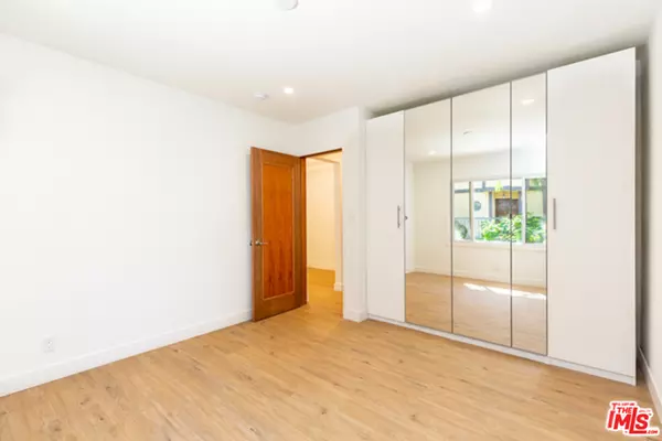 Santa Monica, CA 90404-1926,1328 19th St #A