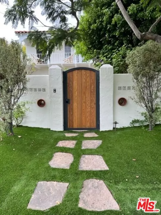 Los Angeles, CA 90049-3415,11403 W Berwick St