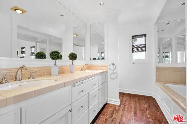 834 Devon Ave, Los Angeles, CA 90024-2508
