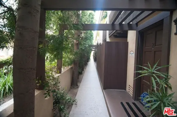 913 17th St #2, Santa Monica, CA 90403-3240