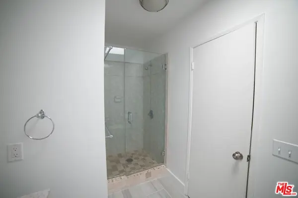 913 17th St #2, Santa Monica, CA 90403-3240