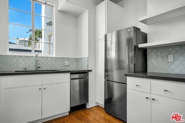 10801 Lindbrook Dr, Los Angeles, CA 90024-3006