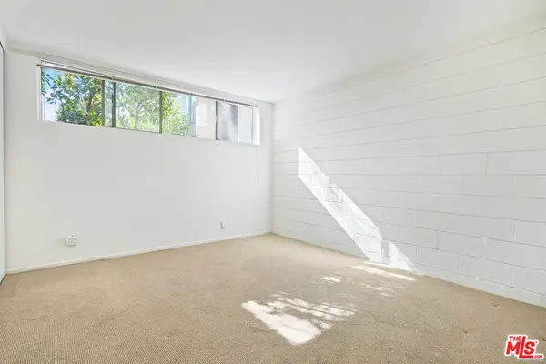 835 Moraga Dr #3, Los Angeles, CA 90049-1636