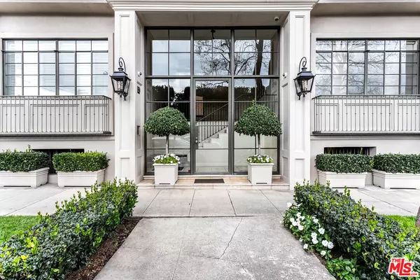 9601 Charleville Blvd #12, Beverly Hills, CA 90212-2305