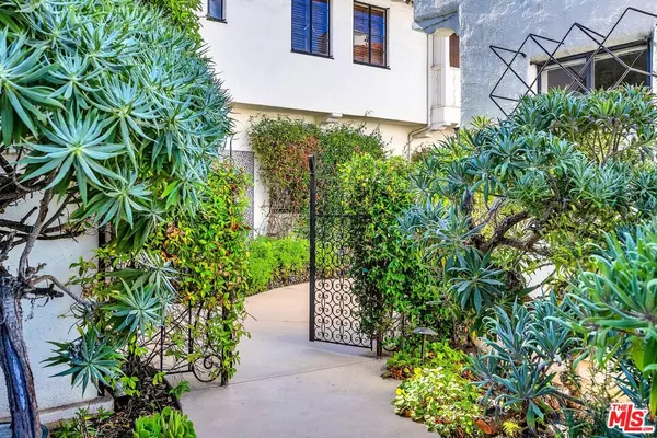 10801 Lindbrook Dr, Los Angeles, CA 90024-3006