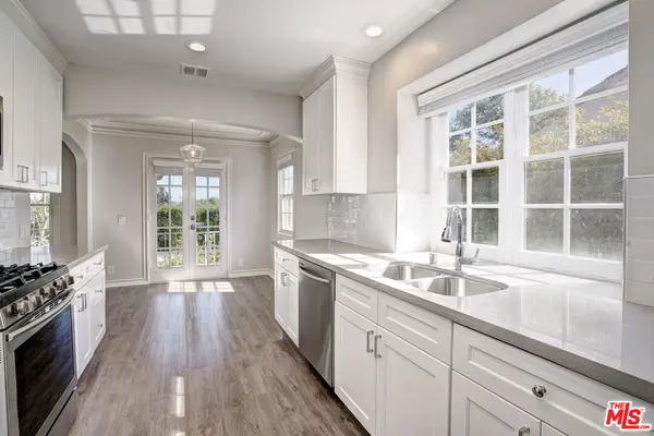 11403 W Berwick St, Los Angeles, CA 90049-3415