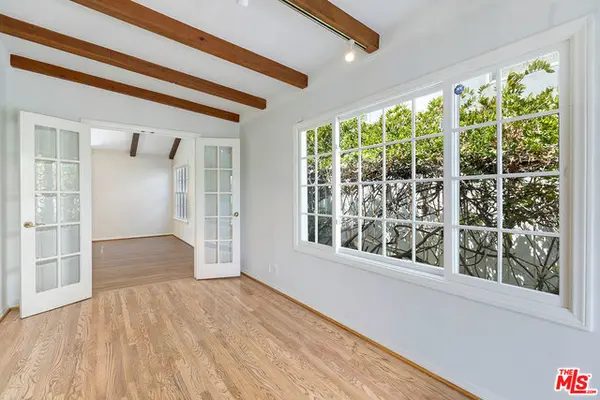 10511 Wyton Dr, Los Angeles, CA 90024-2529