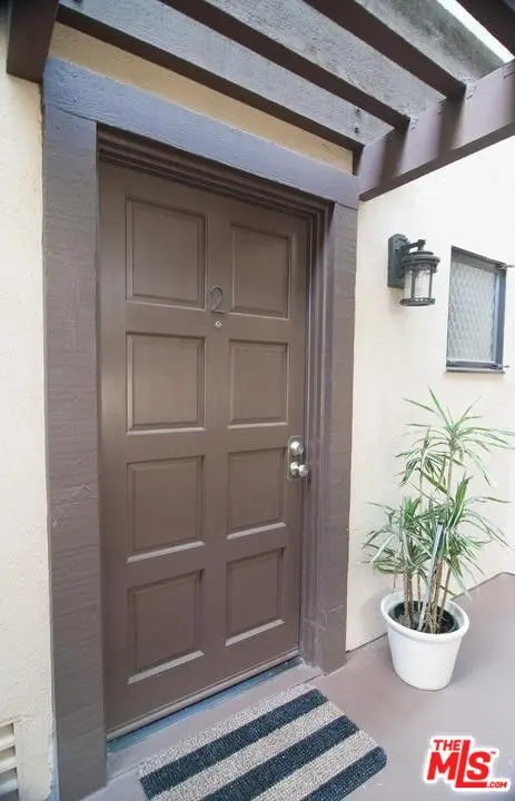 913 17th St #2, Santa Monica, CA 90403-3240