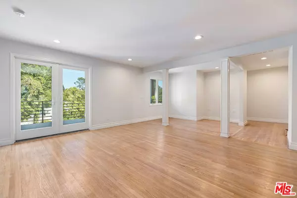 10511 Wyton Dr, Los Angeles, CA 90024-2529