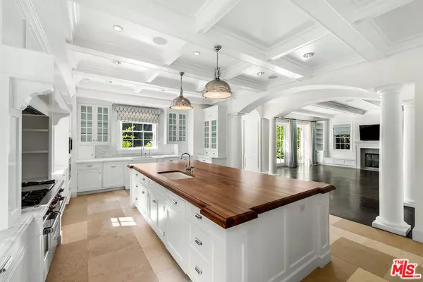 Los Angeles, CA 90049-4832,739 S Moreno Ave